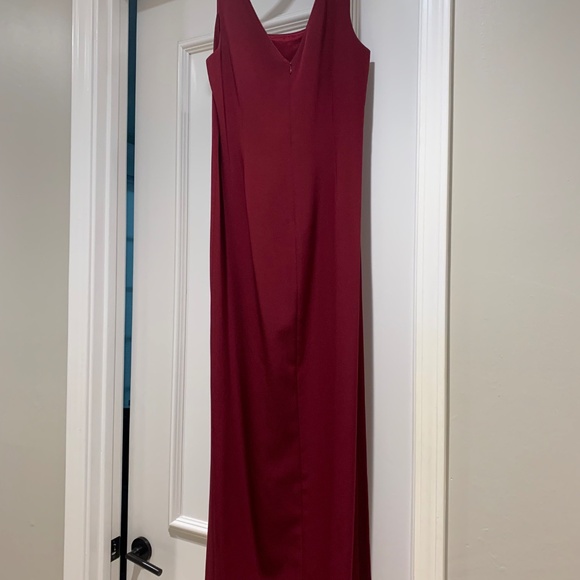 Dresses - Picture 7 of 9